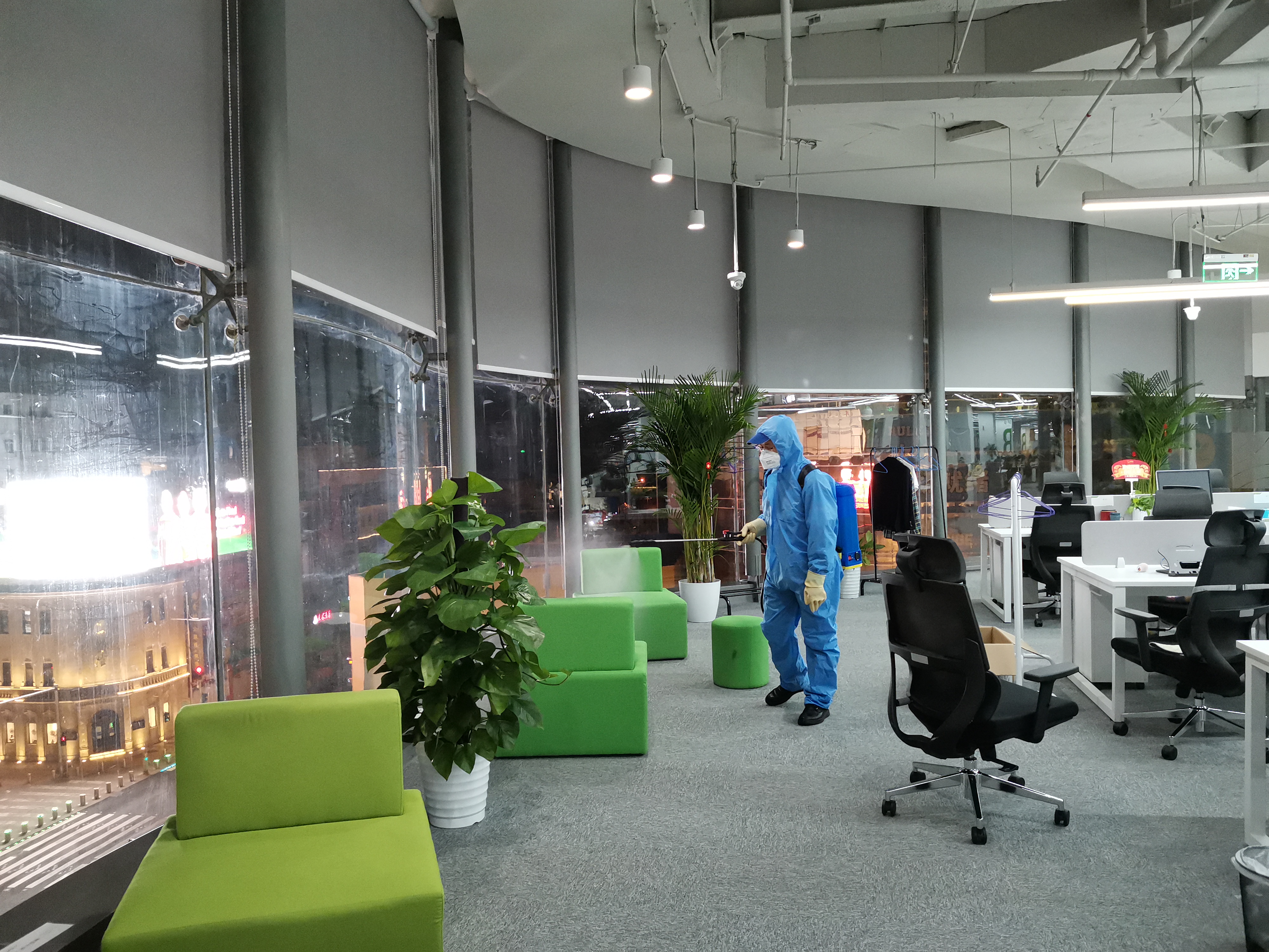 辦公室消毒公司的報價辦公室都在使用空氣消毒設(shè)備凈化空氣