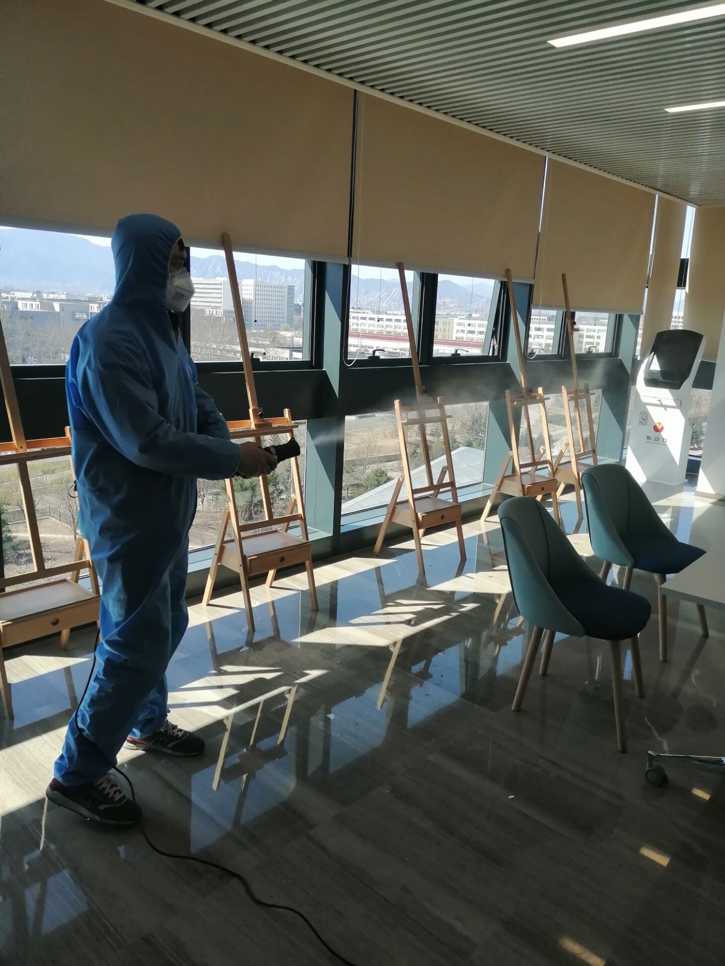 大廈室內(nèi)消毒公司的報價要經(jīng)常對噴霧機(jī)器內(nèi)軸承進(jìn)行保養(yǎng)