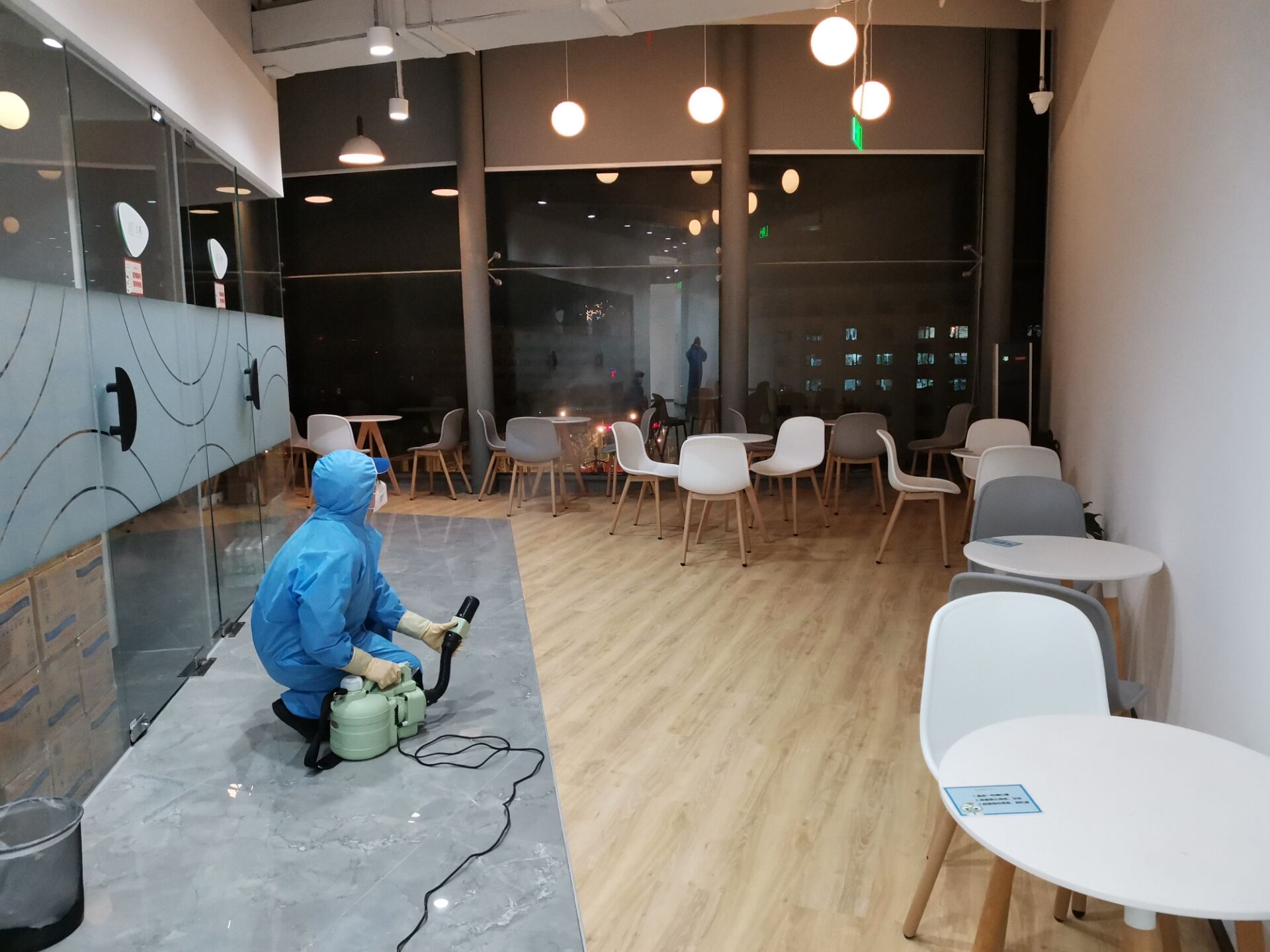 辦公區(qū)室內(nèi)消毒殺菌公司的價格分析師介紹消殺設(shè)備正確操作