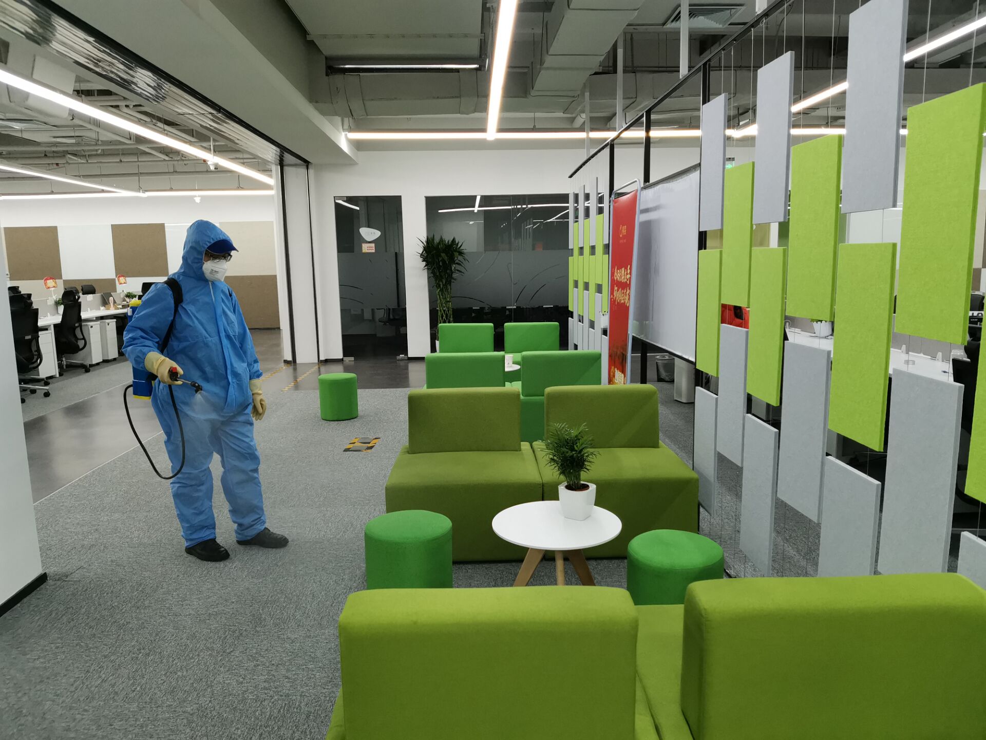 辦公區(qū)噴霧消毒公司多少錢一平米？要結(jié)合多方面因素進(jìn)行考量