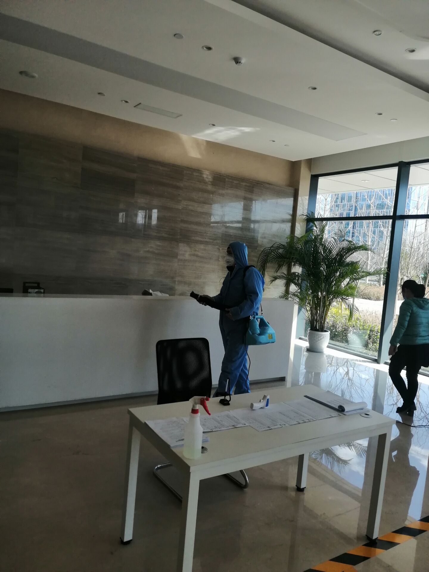 辦公區(qū)消毒公司的價格貴是因為使用了專業(yè)的消毒殺菌設(shè)備